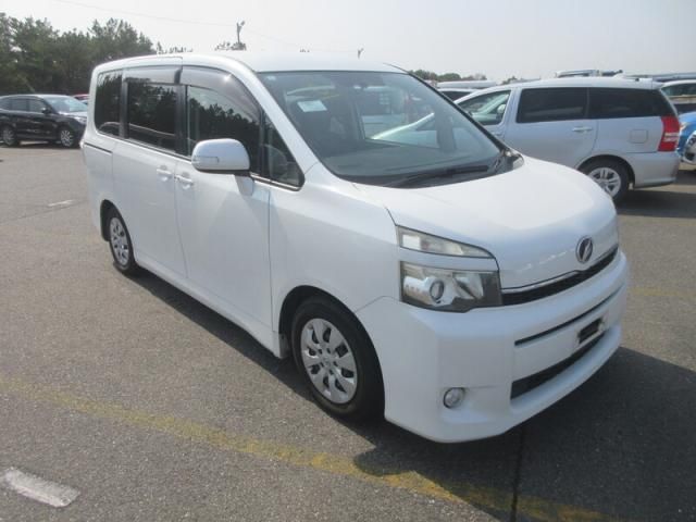 TOYOTA VOXY 2011 Image 31