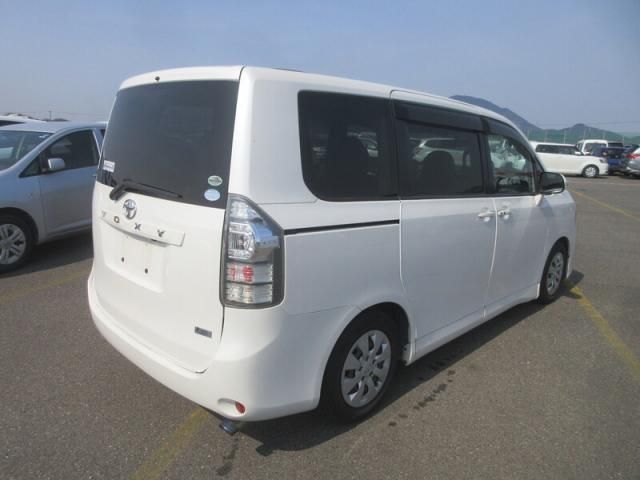 TOYOTA VOXY 2011 Image 31