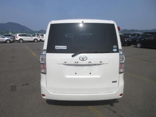 TOYOTA VOXY 2011 Image 31