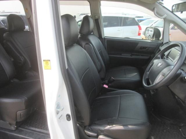 TOYOTA VOXY 2011 Image 31