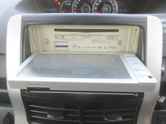 TOYOTA VOXY 2011 Image 31