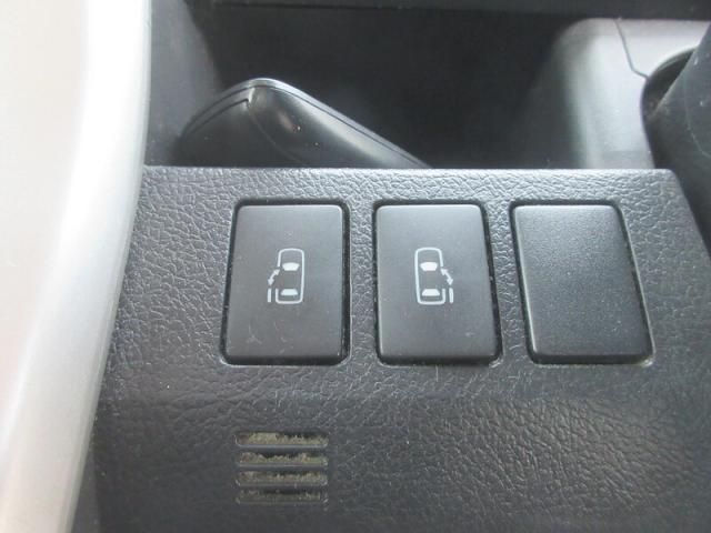 TOYOTA VOXY 2011 Image 31