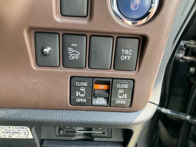 TOYOTA ESQUIRE HYBRID 2015 Image 31