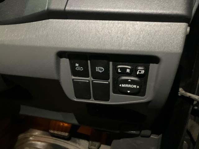 TOYOTA PRIUS 2011 Image 31