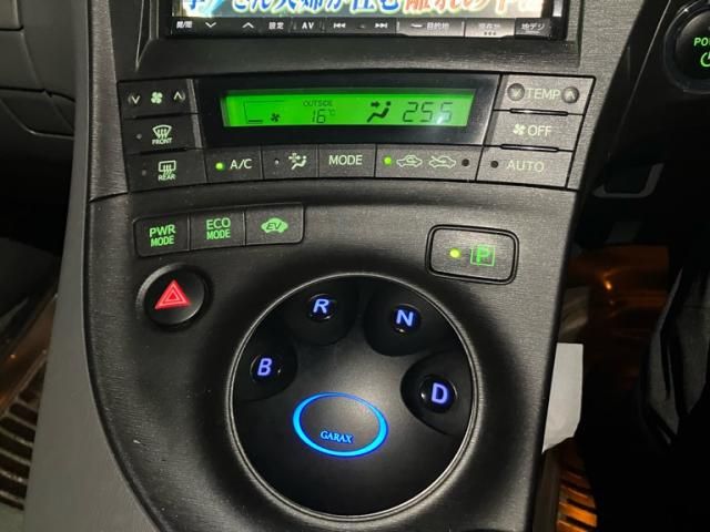 TOYOTA PRIUS 2011 Image 31