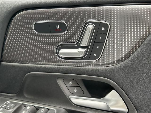 MERCEDES BENZ GLB 2020 Image 31