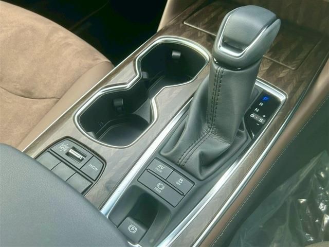 TOYOTA CROWN SEDAN HYBRID 2022 Image 31