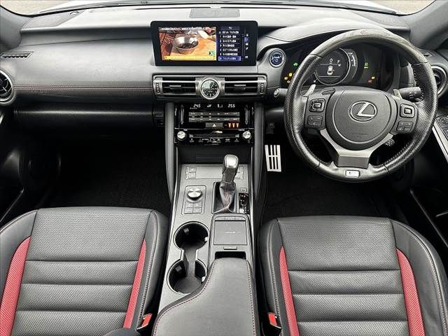 TOYOTA LEXUS IS300H 2022 Image 31