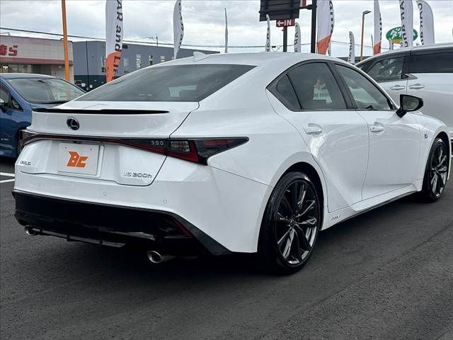 TOYOTA LEXUS IS300H 2022 Image 31