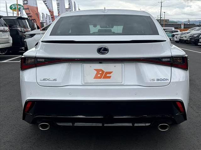 TOYOTA LEXUS IS300H 2022 Image 31