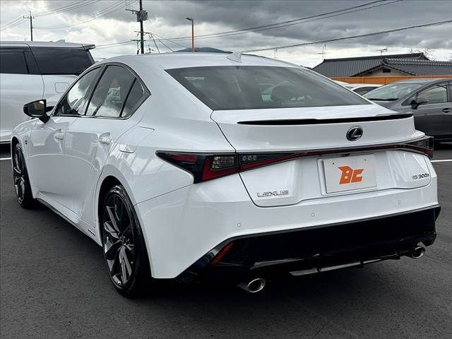 TOYOTA LEXUS IS300H 2022 Image 31