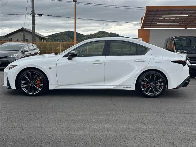 TOYOTA LEXUS IS300H 2022 Image 31