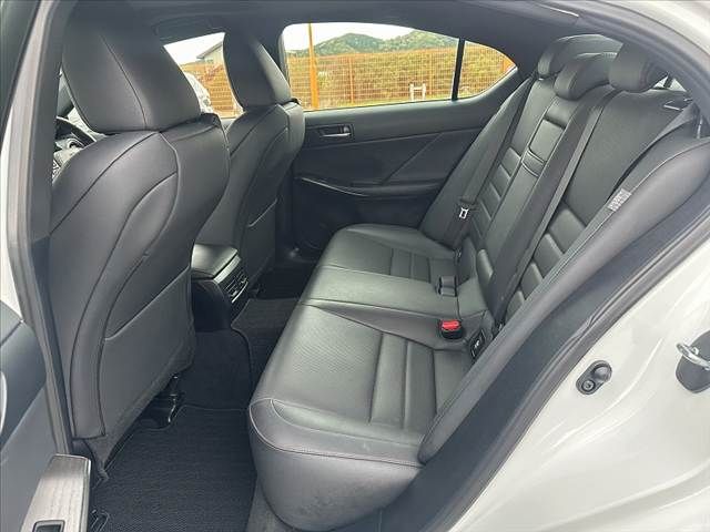 TOYOTA LEXUS IS300H 2022 Image 31