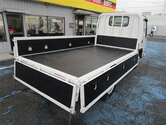 ISUZU  2013 Image 31