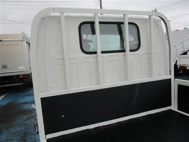 ISUZU  2013 Image 31