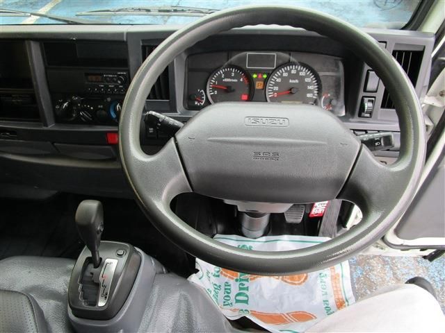 ISUZU  2013 Image 31