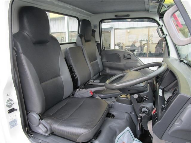 ISUZU  2013 Image 31