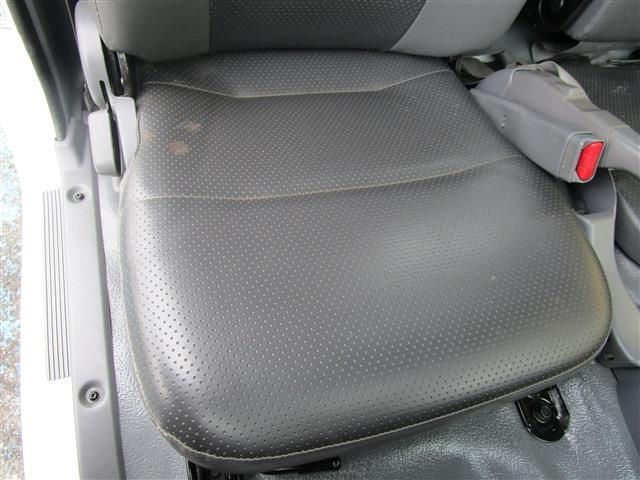 ISUZU  2013 Image 31