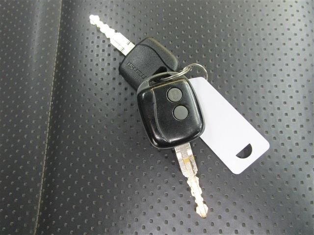 ISUZU  2013 Image 31