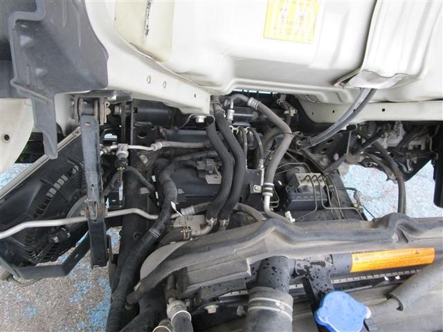 ISUZU  2013 Image 31