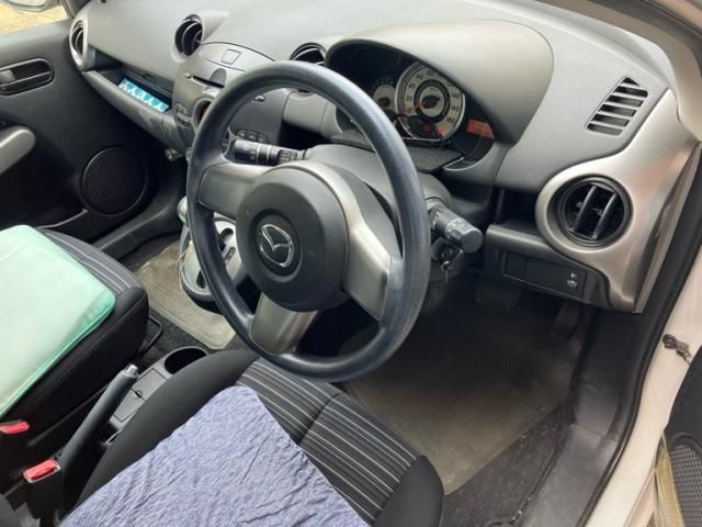 MAZDA DEMIO 2009 Image 31