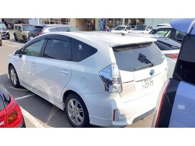 TOYOTA PRIUS ALPHA 2012 Image 31