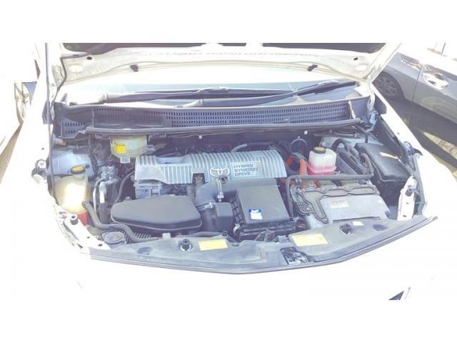 TOYOTA PRIUS ALPHA 2012 Image 31