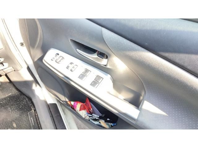 TOYOTA PRIUS ALPHA 2012 Image 31