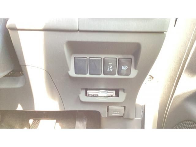 TOYOTA PRIUS ALPHA 2012 Image 31