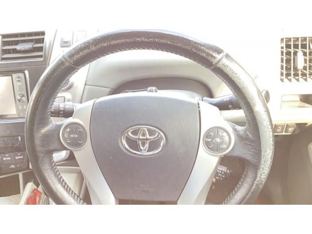 TOYOTA PRIUS ALPHA 2012 Image 31