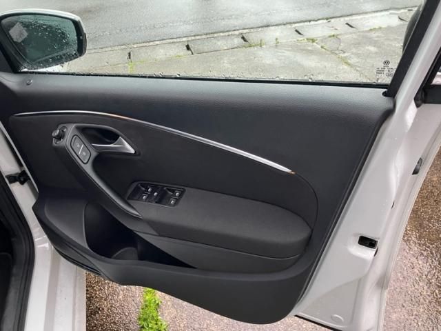 VOLKSWAGEN POLO 2014 Image 31