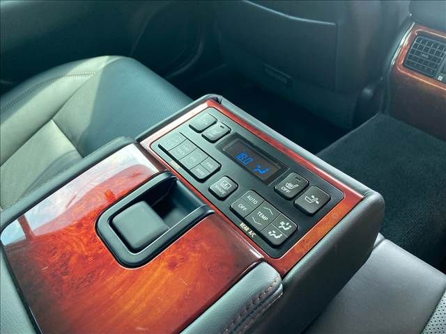 TOYOTA CROWN MAJESTA HYBRID 2014 Image 31