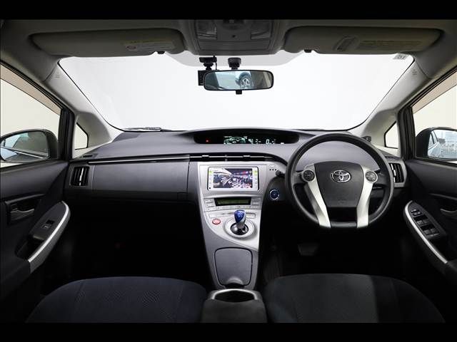 TOYOTA PRIUS 2012 Image 31