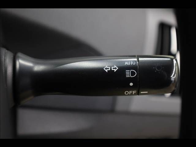 TOYOTA PRIUS 2012 Image 31