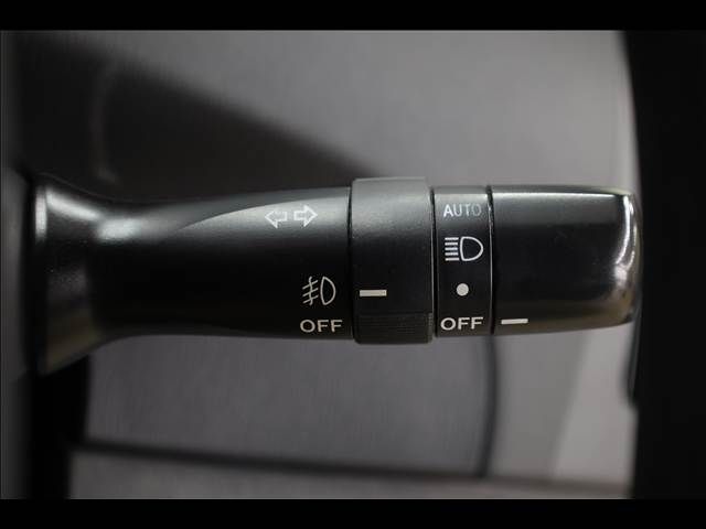 TOYOTA PRIUS 2012 Image 31