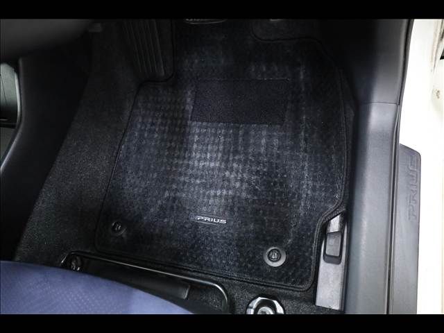 TOYOTA PRIUS 2012 Image 31