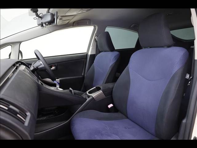 TOYOTA PRIUS 2012 Image 31