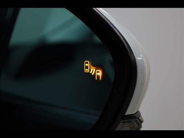 TOYOTA PRIUS 2019 Image 31