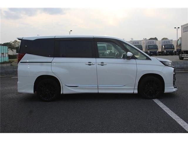 TOYOTA NOAH HYBRID 4WD 2022 Image 31