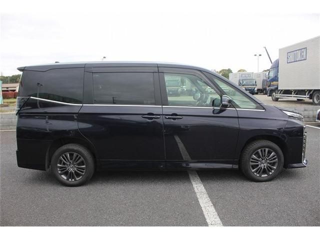 TOYOTA VOXY HYBRID 4WD 2022 Image 31