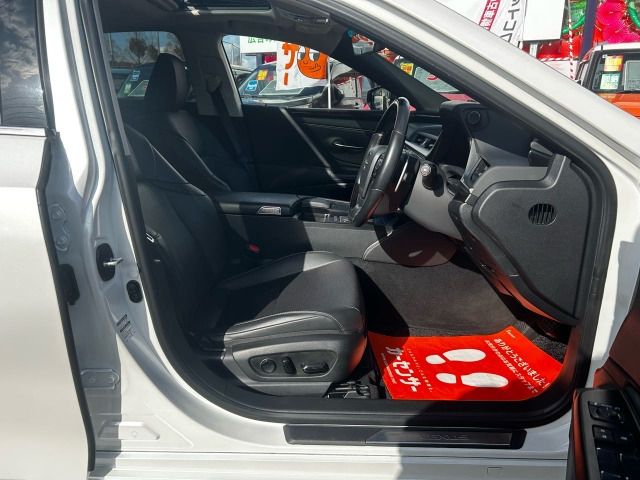 TOYOTA LEXUS ES300H 2019 Image 31