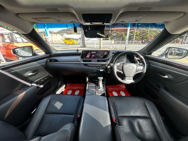 TOYOTA LEXUS ES300H 2019 Image 31