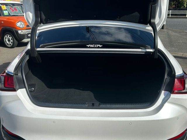 TOYOTA LEXUS ES300H 2019 Image 31