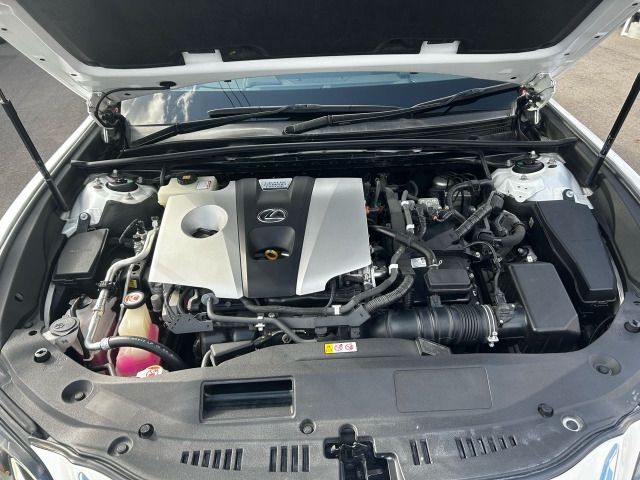 TOYOTA LEXUS ES300H 2019 Image 31