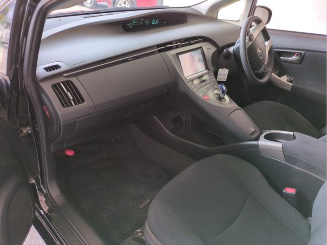 TOYOTA PRIUS 2015 Image 31