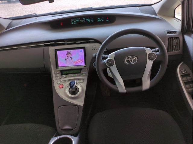 TOYOTA PRIUS 2015 Image 31