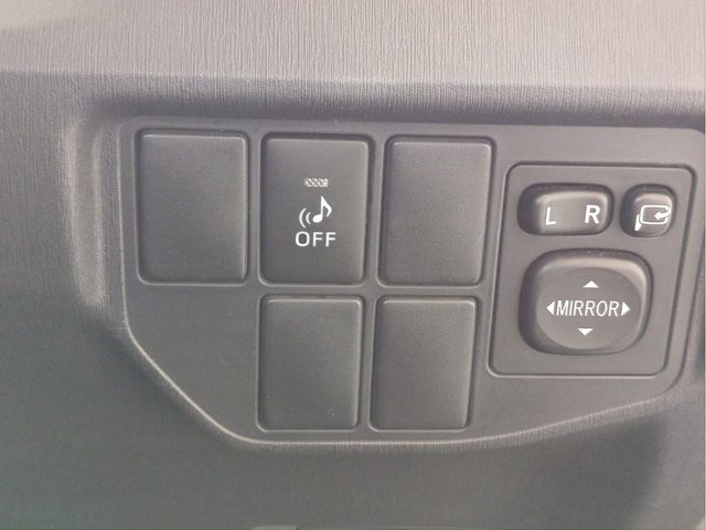 TOYOTA PRIUS 2015 Image 31