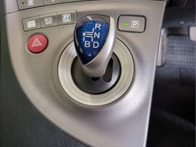 TOYOTA PRIUS 2015 Image 31