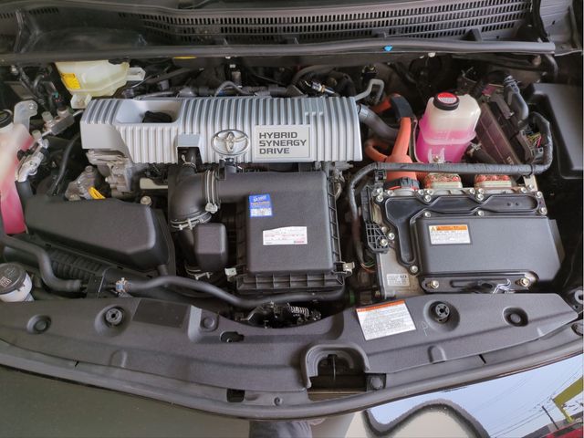 TOYOTA PRIUS 2015 Image 31