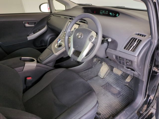 TOYOTA PRIUS 2015 Image 31